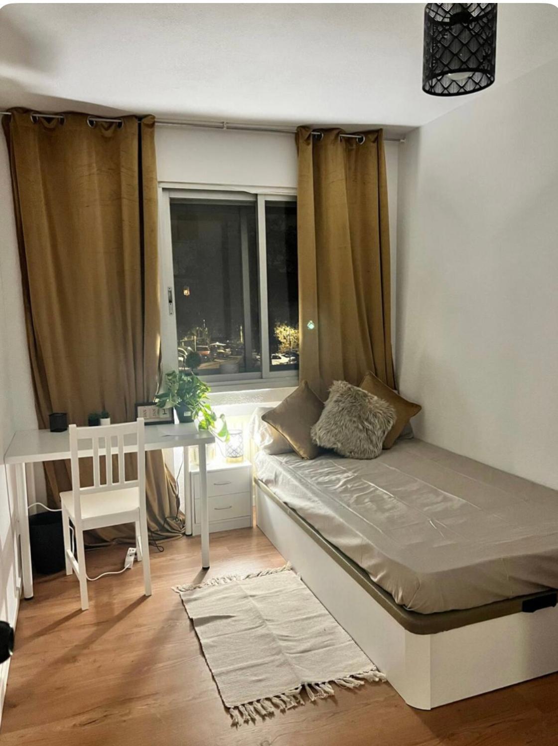 Habitacion En Madrid Exterior foto